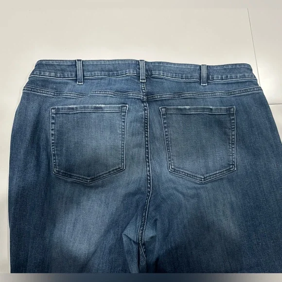 Lane Bryant Women's Distressed Blue‎ Cropped Jeans - Picture 7 of 7